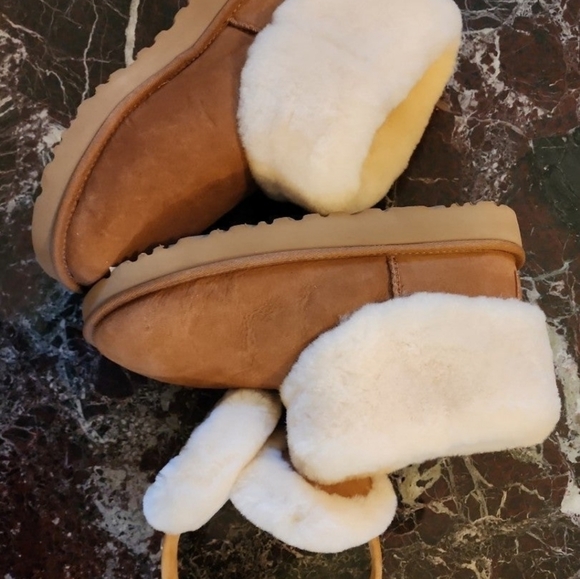 UGG Australia Mini Fluff Ankle Boots & Earmuffs - Picture 9 of 12